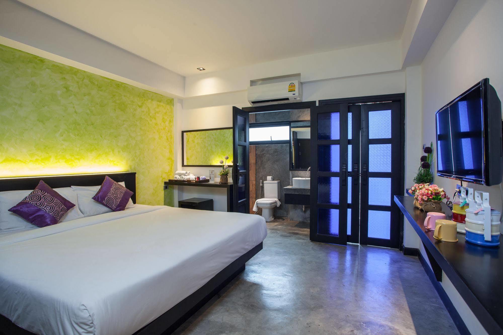 Islanda Boutique Hotel Patong Екстериор снимка