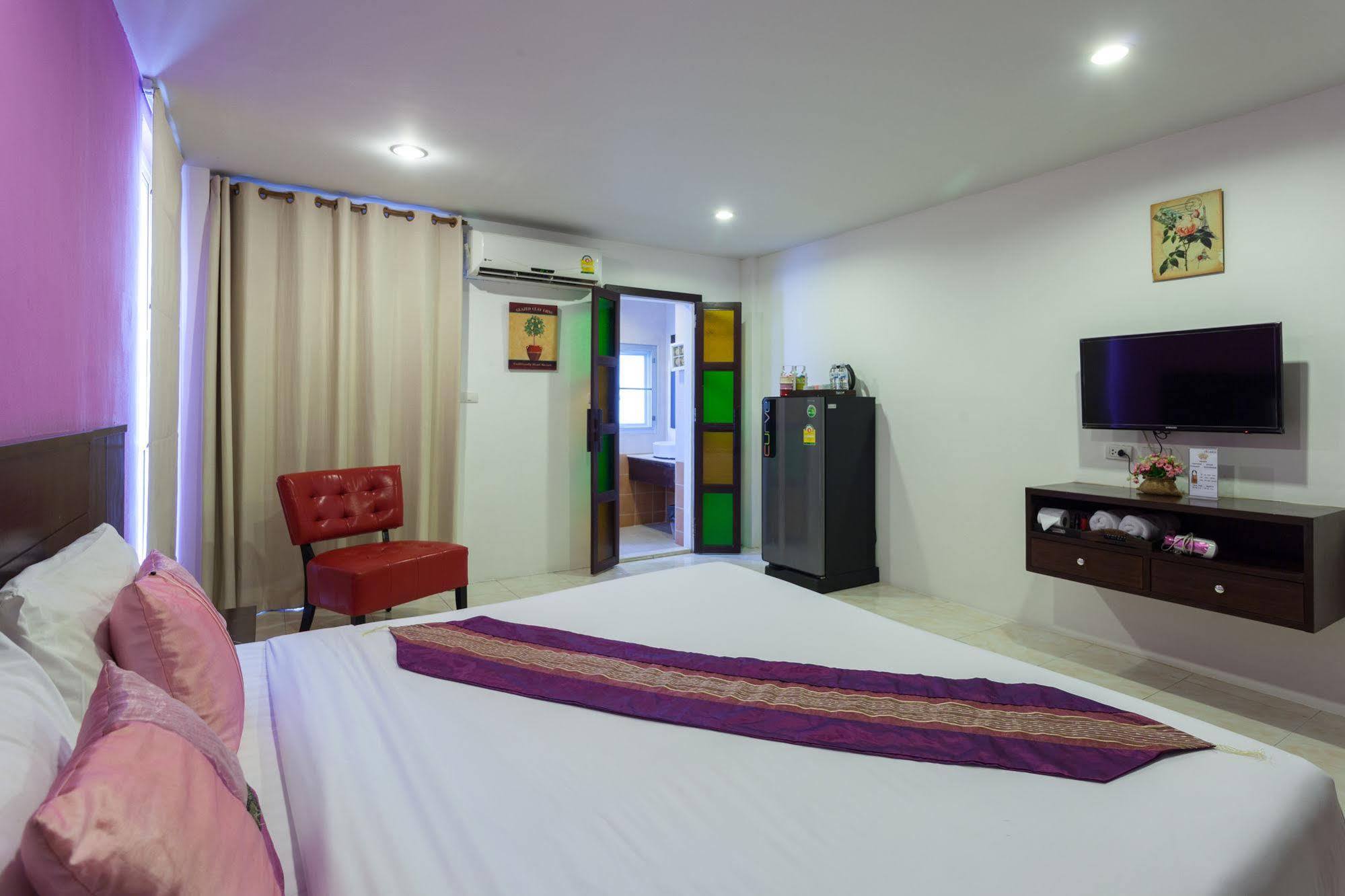 Islanda Boutique Hotel Patong Екстериор снимка