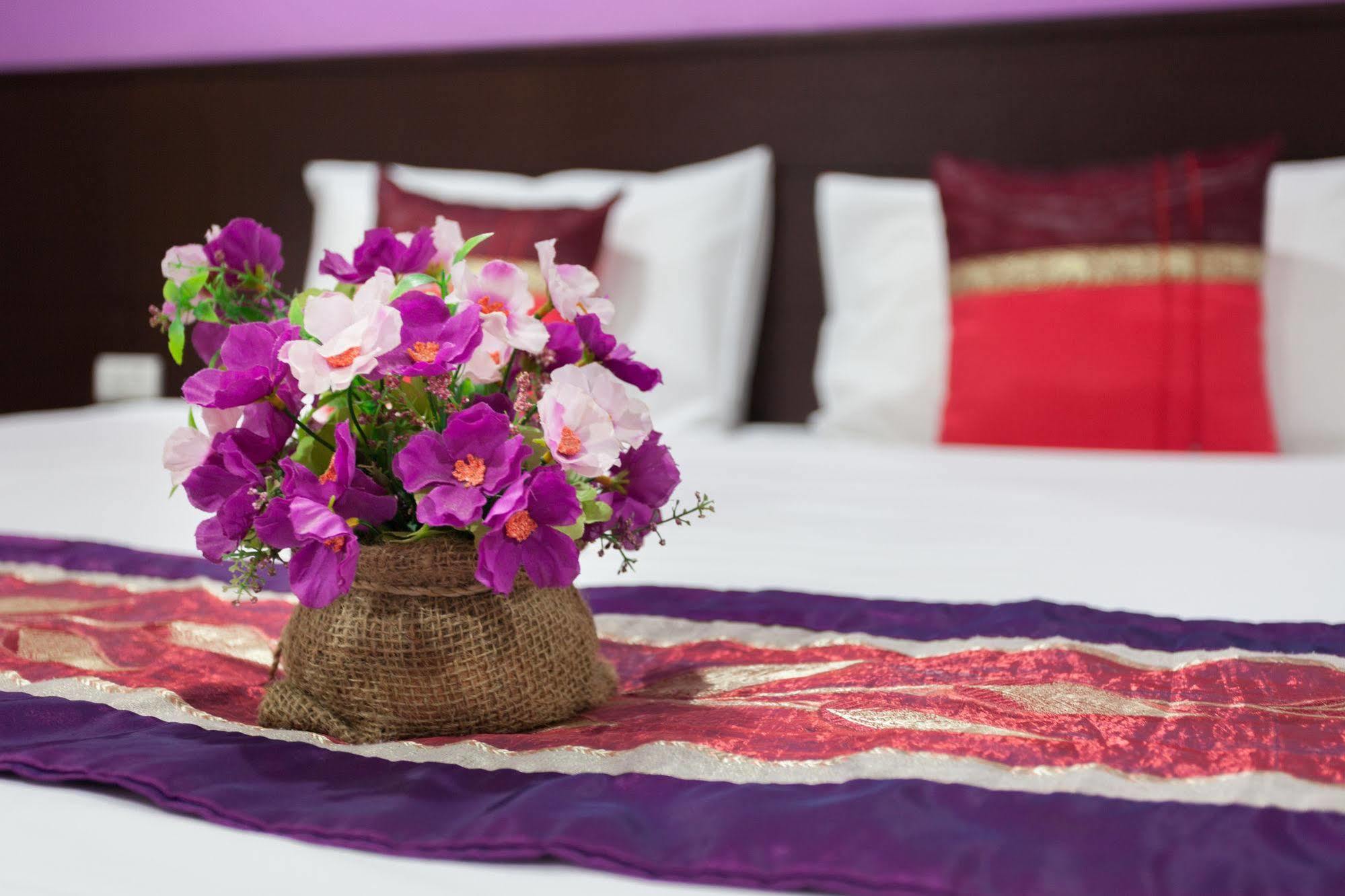 Islanda Boutique Hotel Patong Екстериор снимка